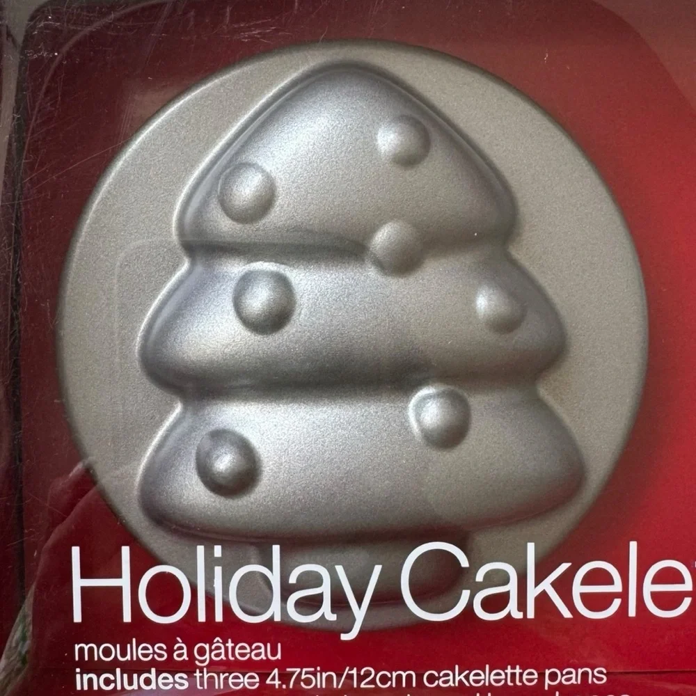 Crate & Barrel Holiday Cakelette Pans - Set of 2, 6 total | NWT